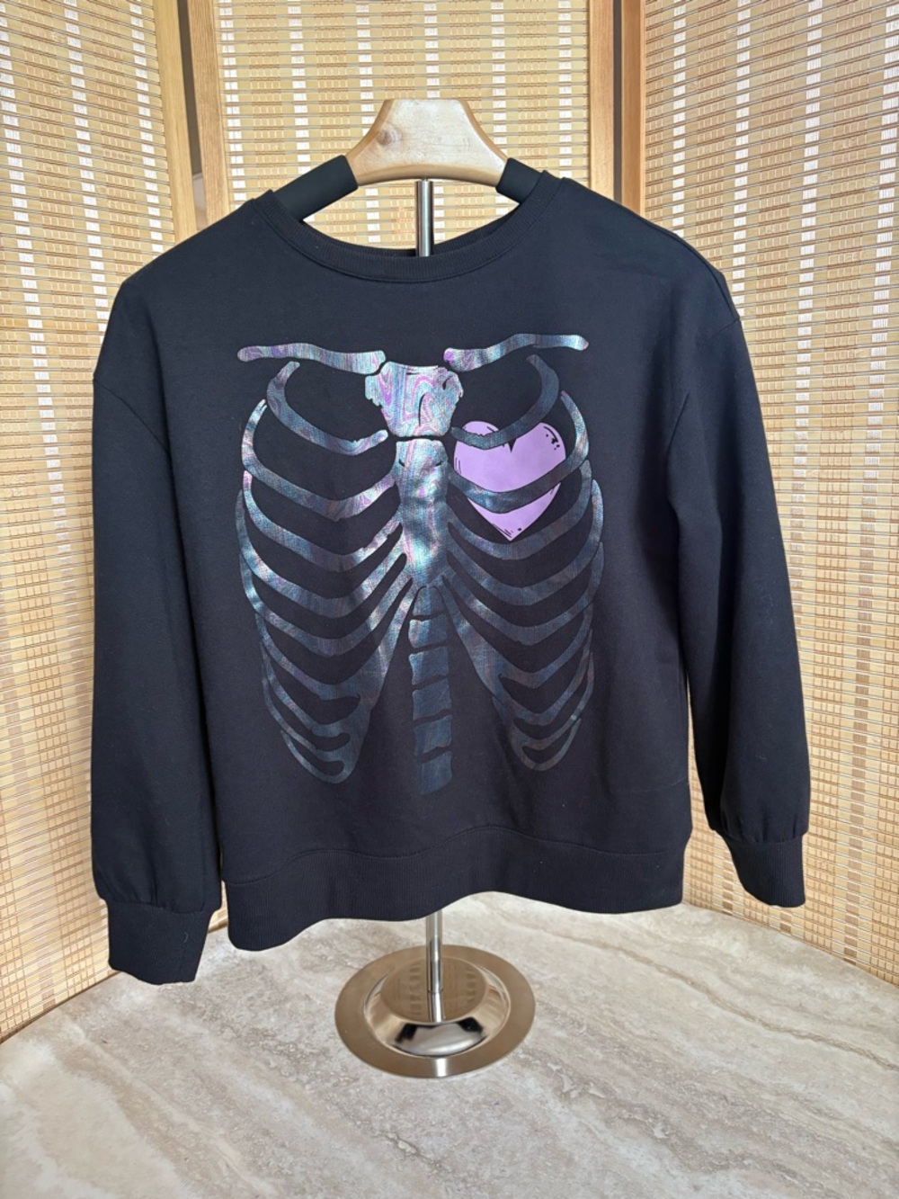 Carter’s Skeleton Heart Sweatshirt- Black- Size 12/12A Halloween Graphic EUC